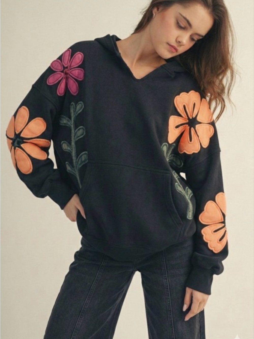 Amazing black hoodie with floral appliqué